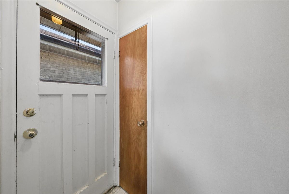 73 Deerfield Road 73 Deerfield Road Toronto E09