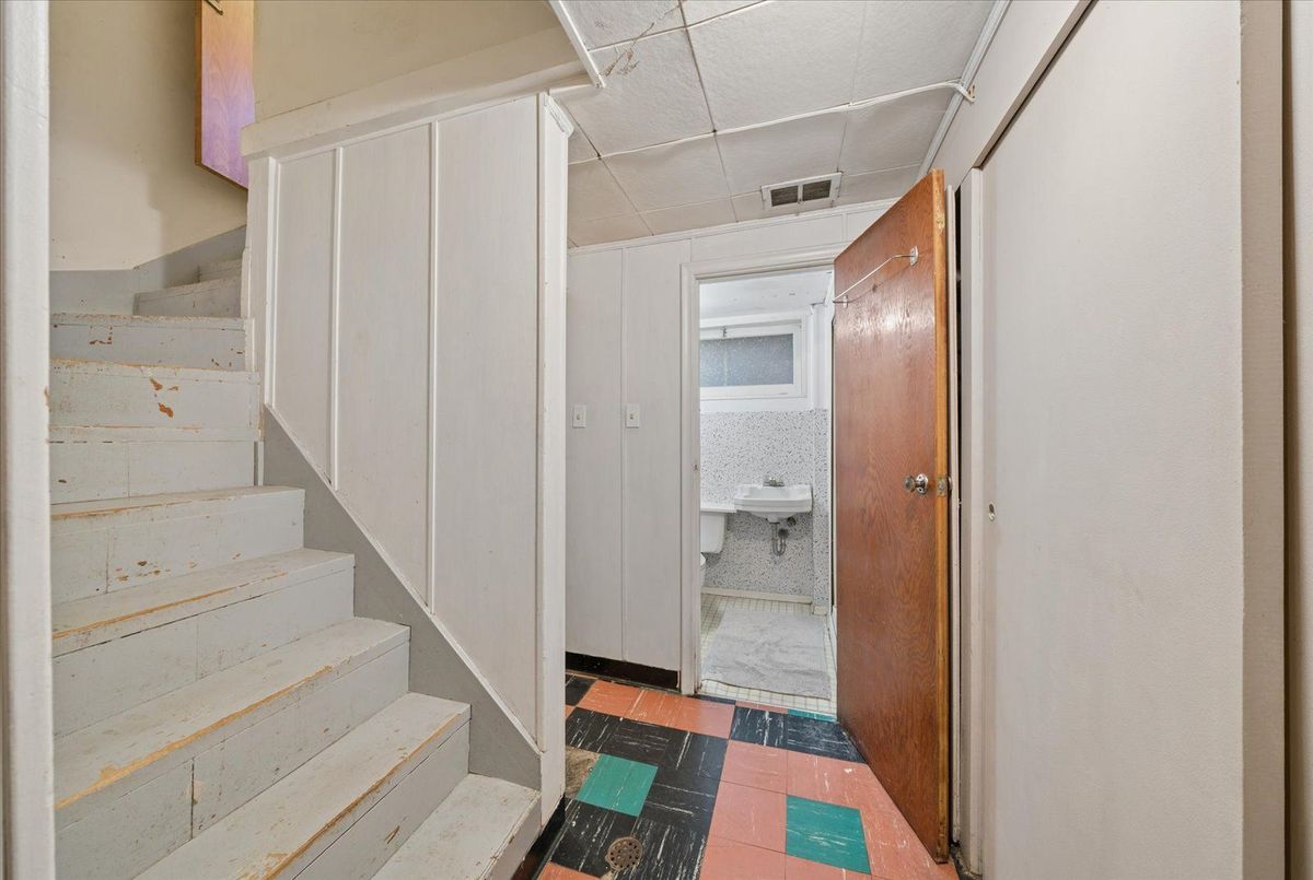 73 Deerfield Road 73 Deerfield Road Toronto E09