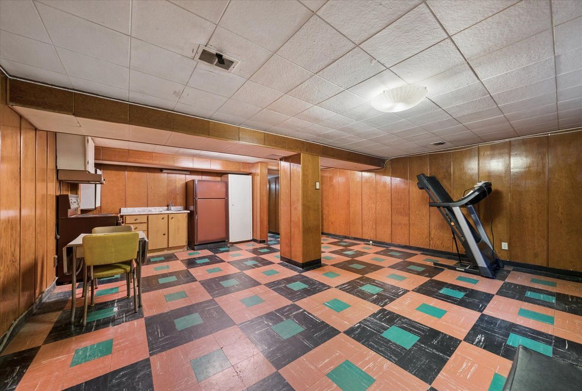 73 Deerfield Road 73 Deerfield Road Toronto E09