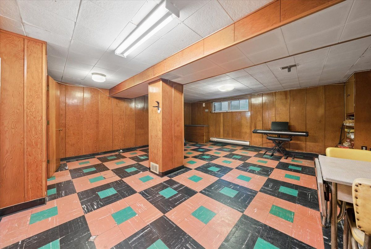 73 Deerfield Road 73 Deerfield Road Toronto E09