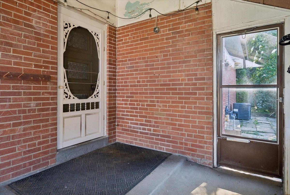 73 Deerfield Road 73 Deerfield Road Toronto E09