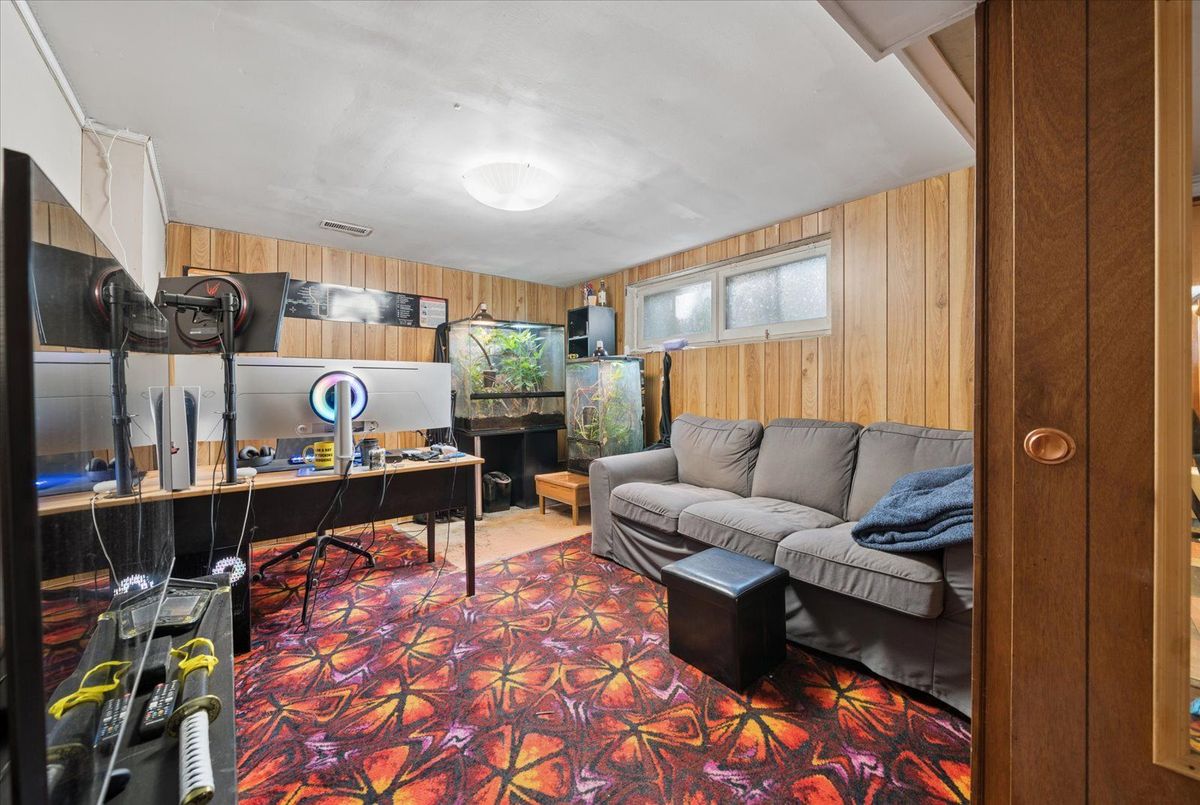 73 Deerfield Road 73 Deerfield Road Toronto E09