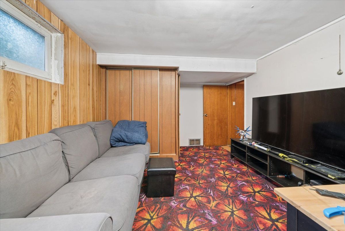 73 Deerfield Road 73 Deerfield Road Toronto E09
