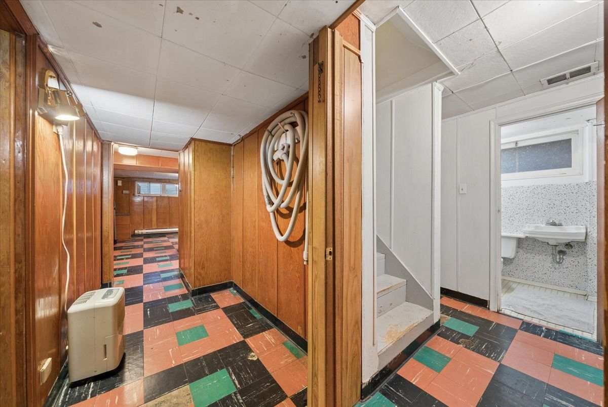 73 Deerfield Road 73 Deerfield Road Toronto E09