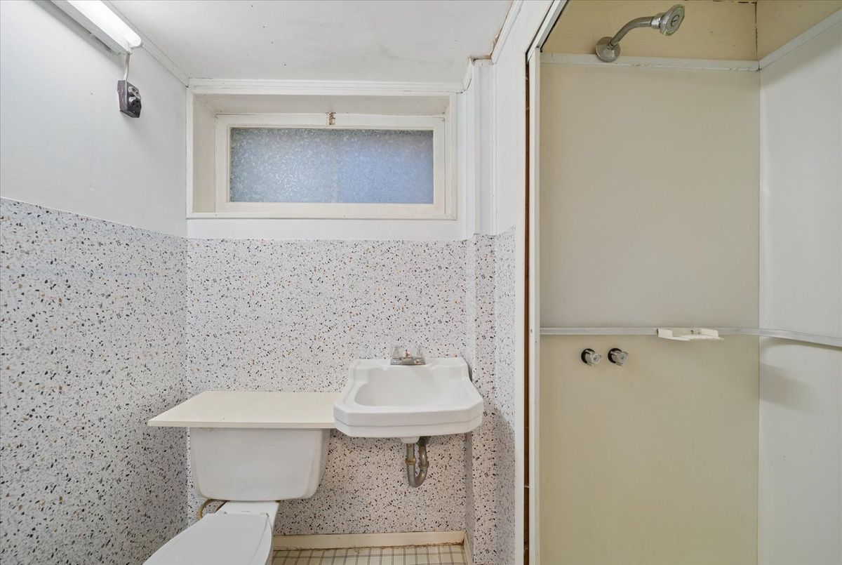 73 Deerfield Road 73 Deerfield Road Toronto E09