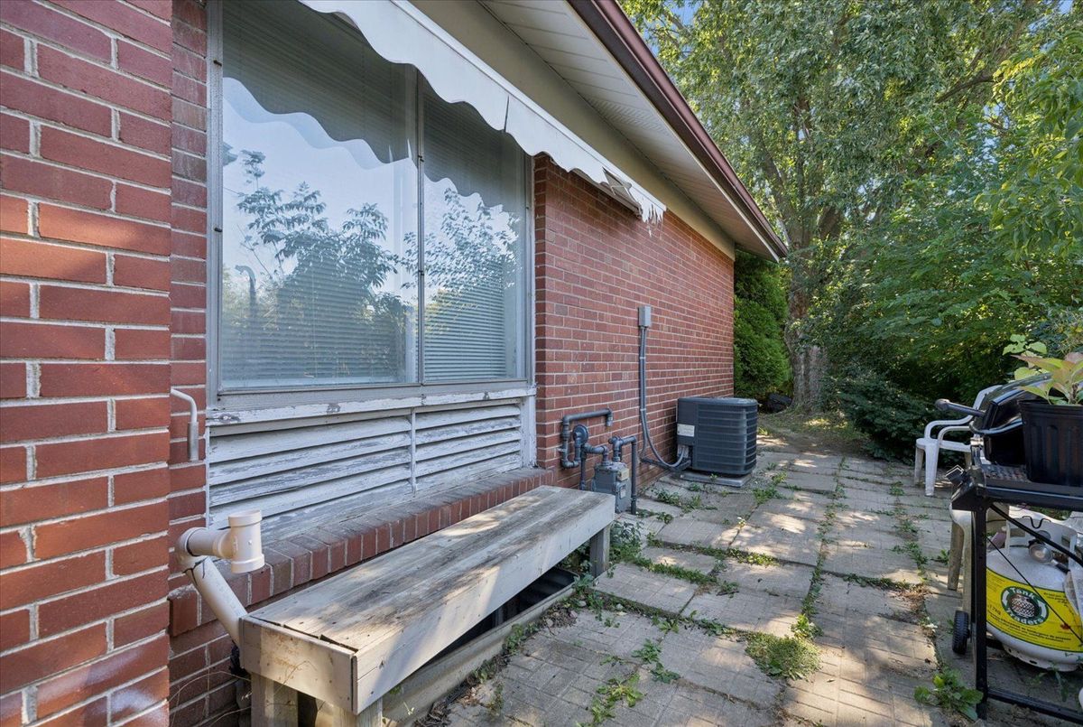 73 Deerfield Road 73 Deerfield Road Toronto E09