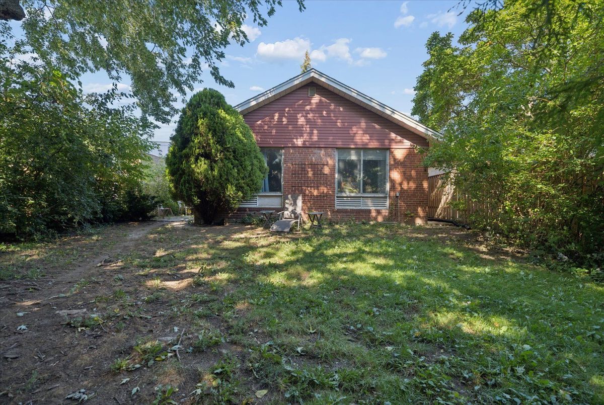 73 Deerfield Road 73 Deerfield Road Toronto E09