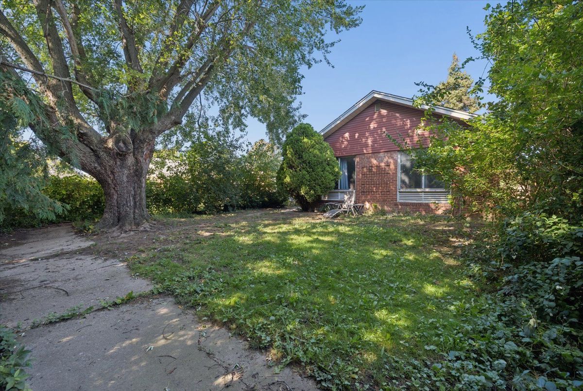 73 Deerfield Road 73 Deerfield Road Toronto E09
