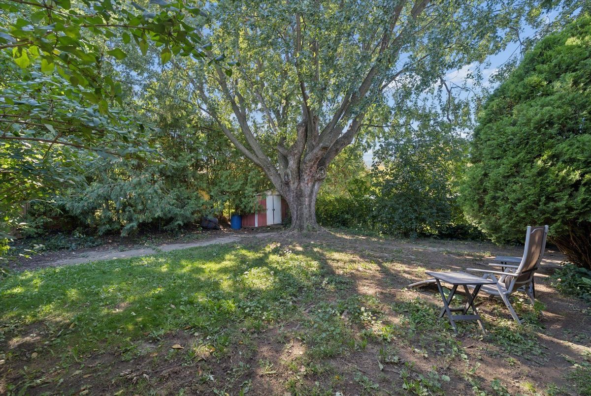 73 Deerfield Road 73 Deerfield Road Toronto E09