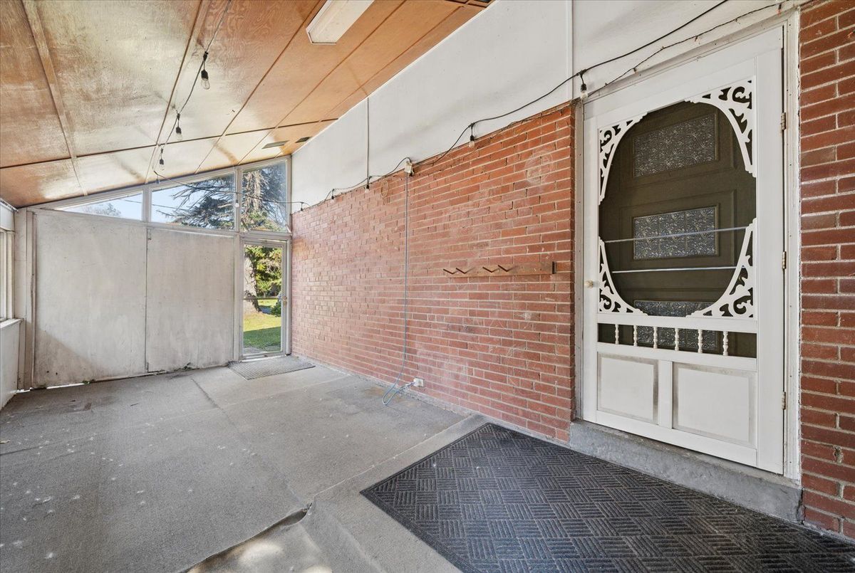 73 Deerfield Road 73 Deerfield Road Toronto E09