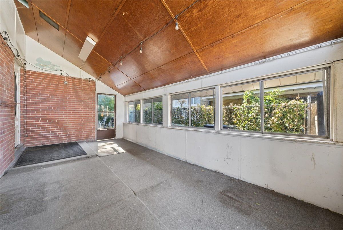 73 Deerfield Road 73 Deerfield Road Toronto E09