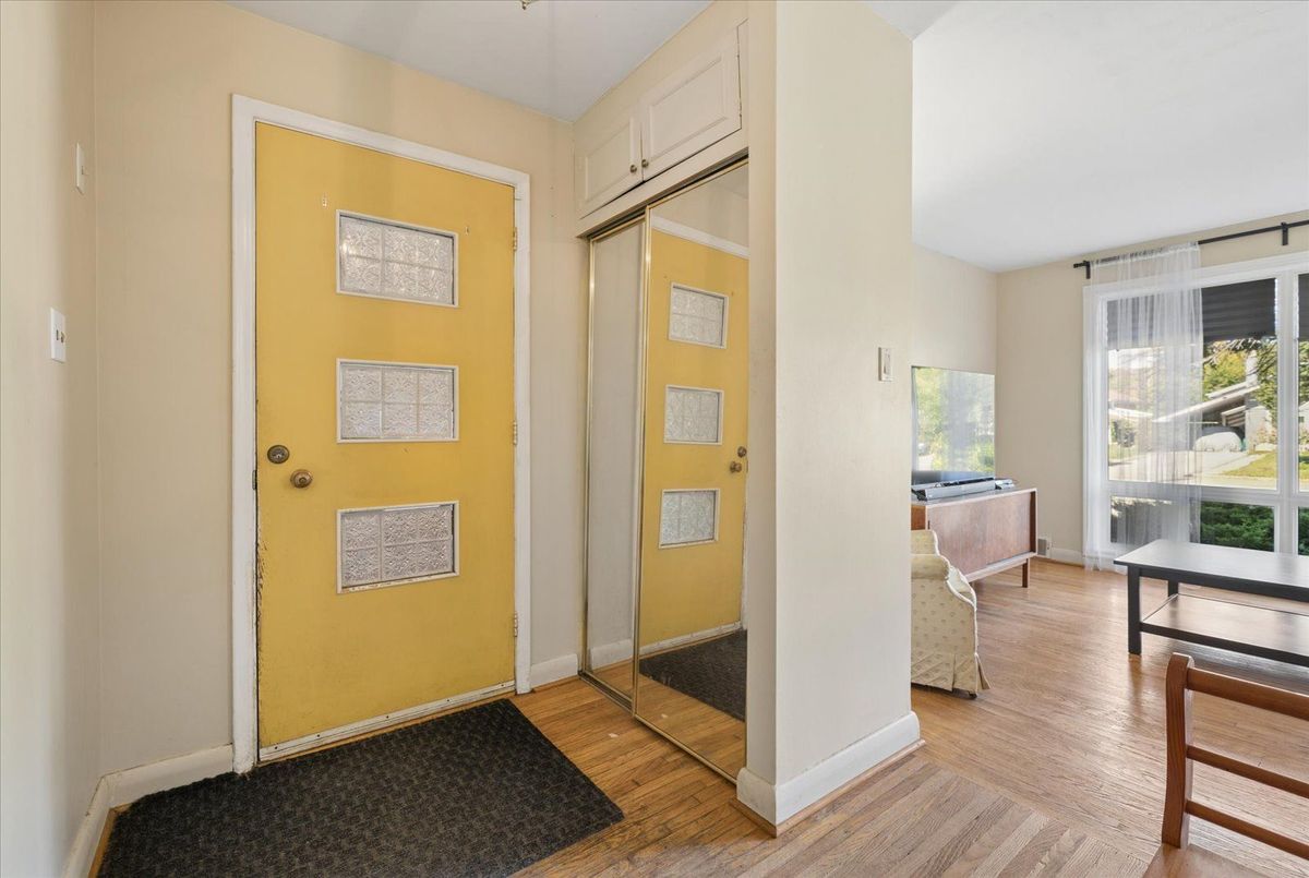73 Deerfield Road 73 Deerfield Road Toronto E09