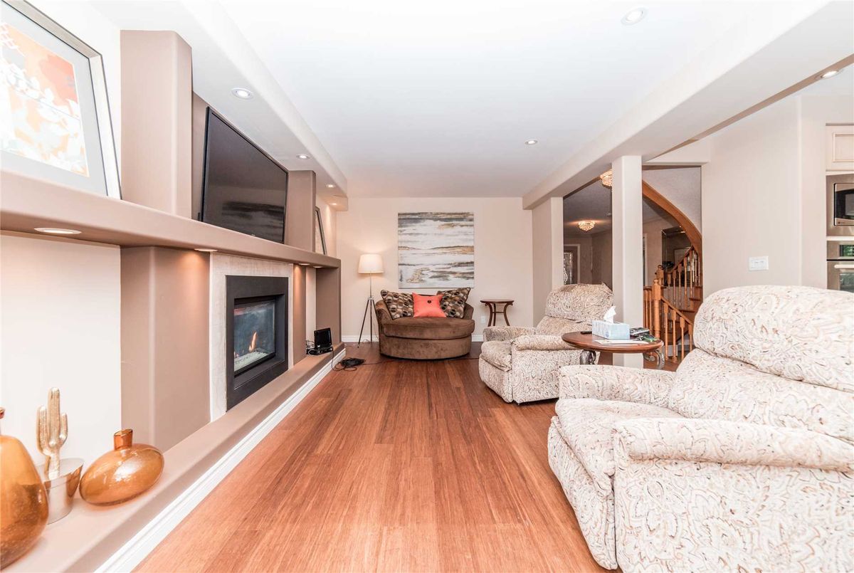 815 Regal Cres 815 Regal Cres Pickering