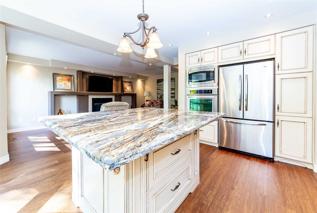 815 Regal Cres 815 Regal Cres Pickering