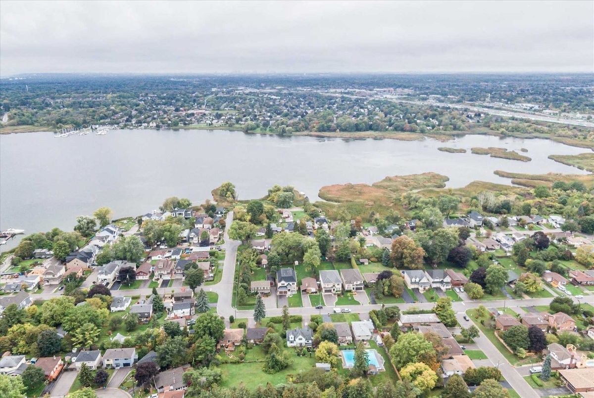 810 Douglas Ave 810 Douglas Ave Pickering