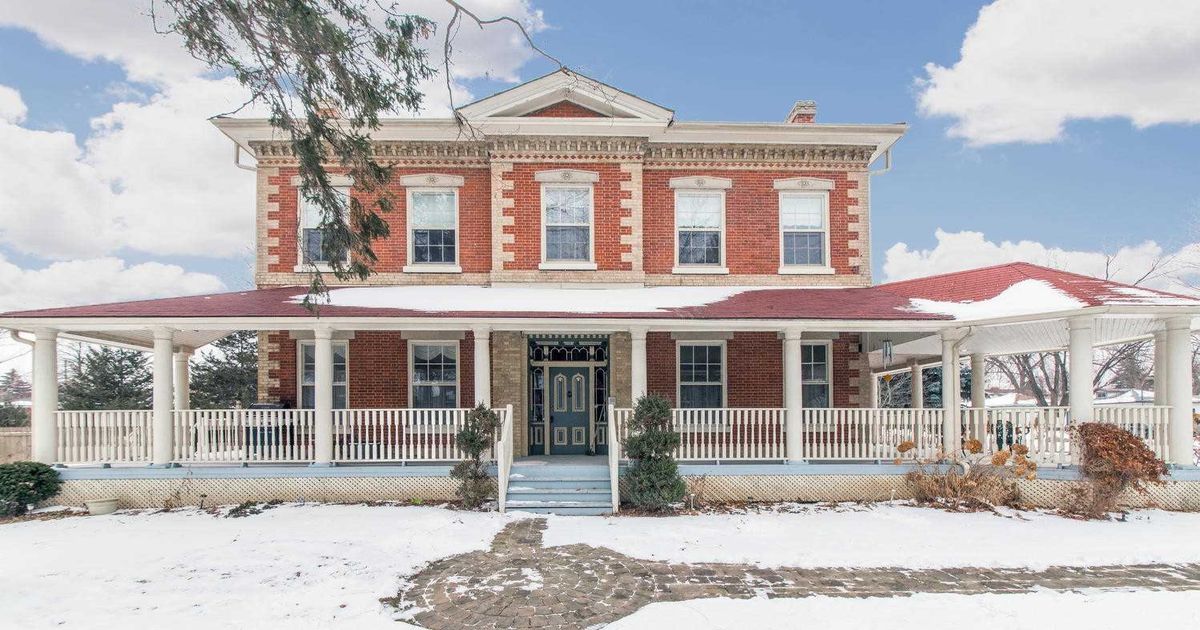 918 Centre St S Whitby
