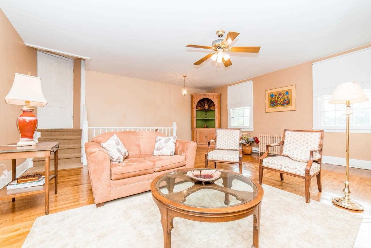918 Centre St S 918 Centre St S Whitby