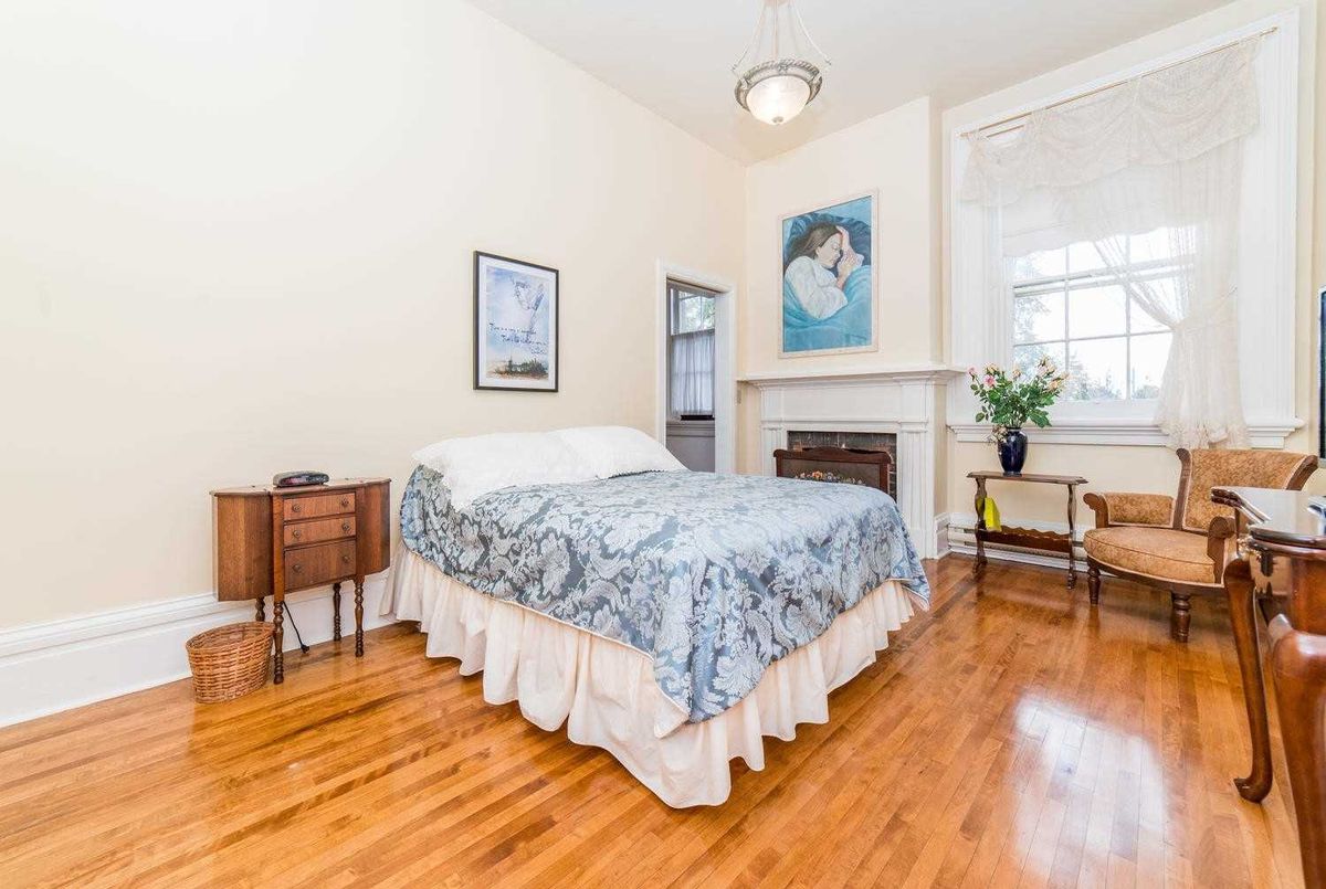 918 Centre St S 918 Centre St S Whitby