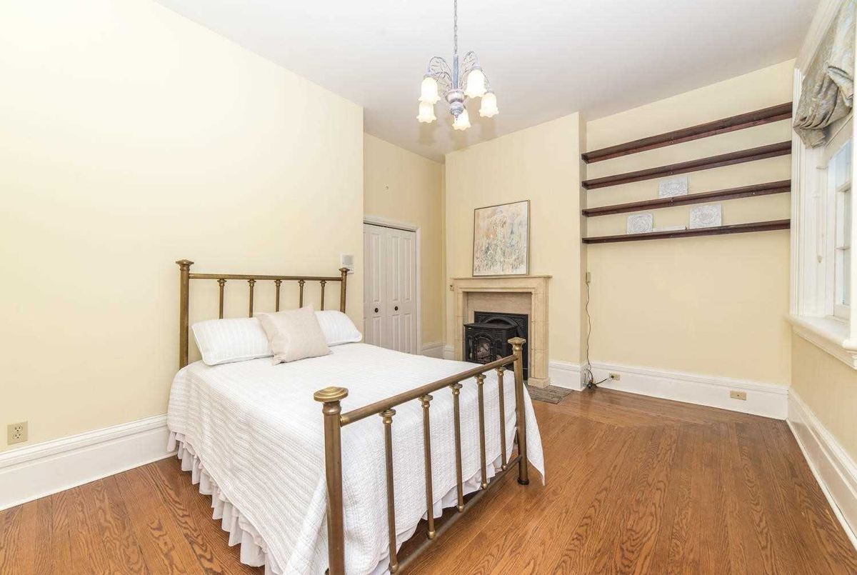 918 Centre St S 918 Centre St S Whitby