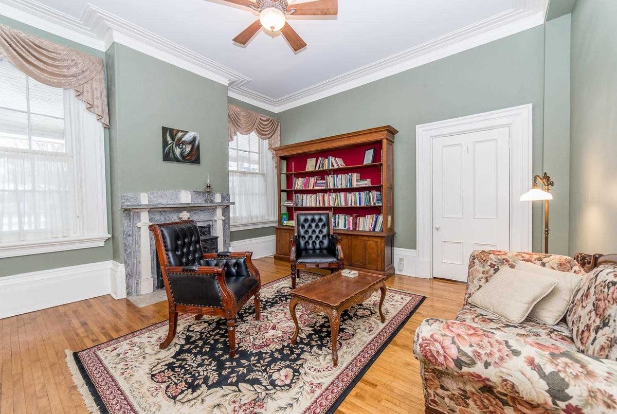 918 Centre St S 918 Centre St S Whitby