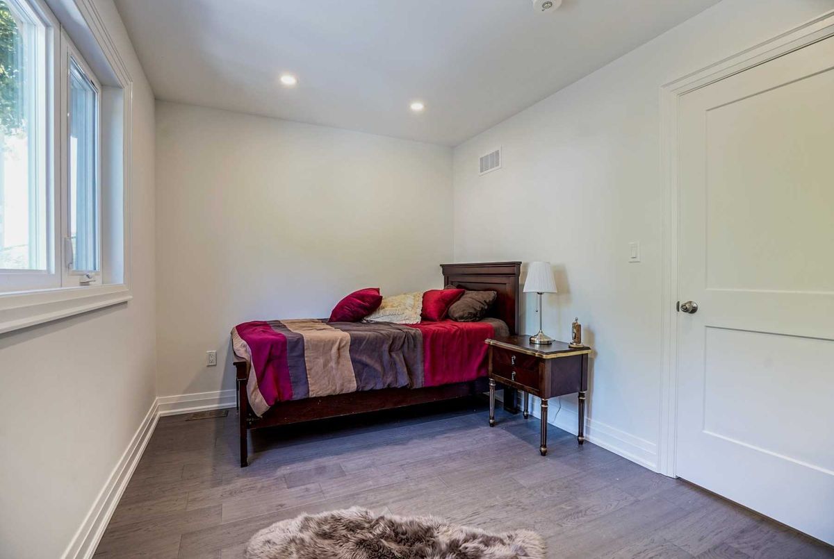 330 Lee Ave 330 Lee Ave Toronto