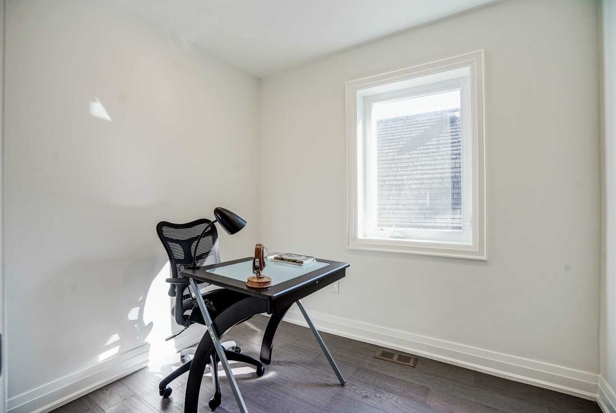 330 Lee Ave 330 Lee Ave Toronto