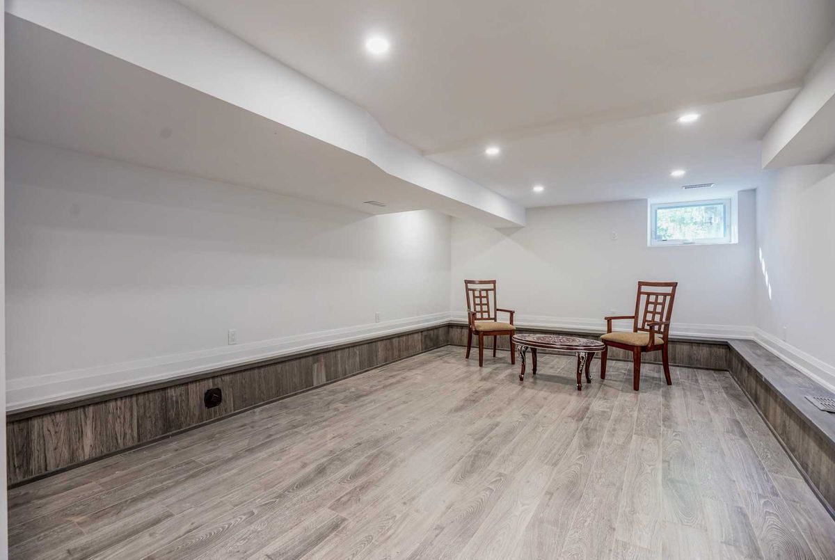 330 Lee Ave 330 Lee Ave Toronto