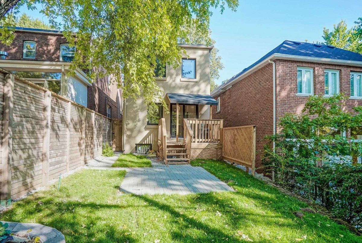 330 Lee Ave 330 Lee Ave Toronto