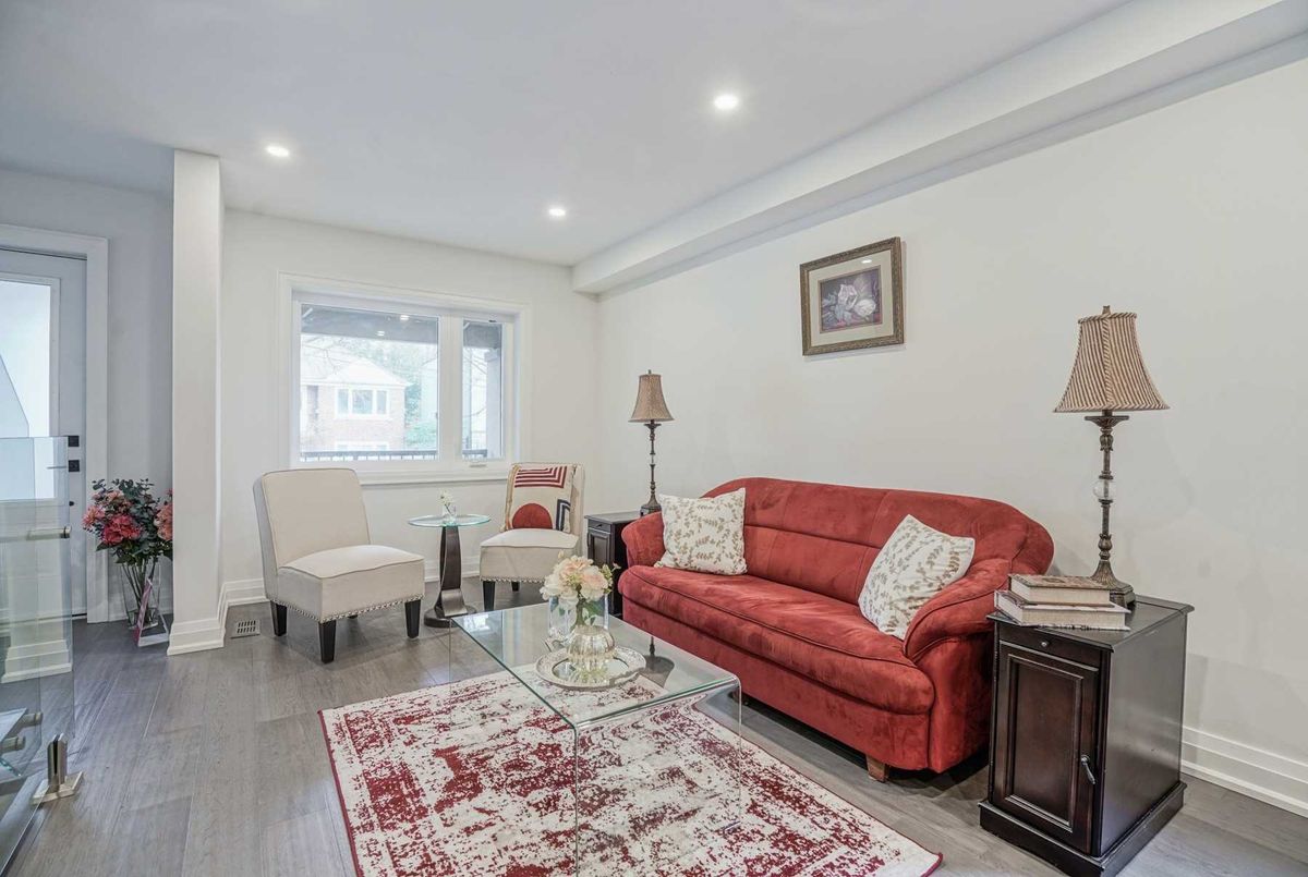 330 Lee Ave 330 Lee Ave Toronto