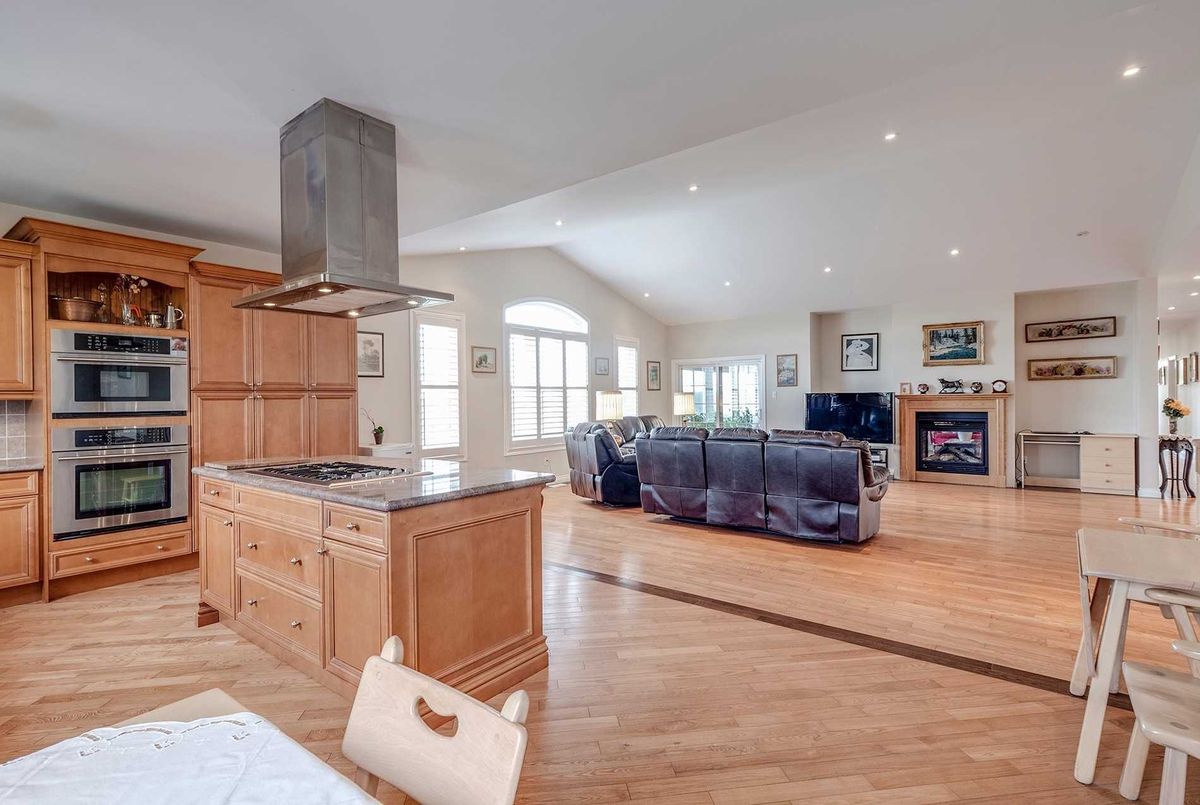 6353 Country Lane 6353 Country Lane Whitby