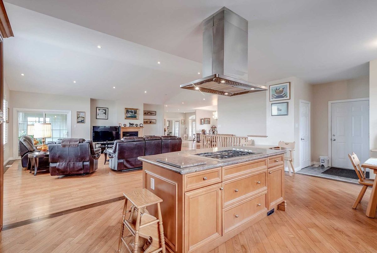 6353 Country Lane 6353 Country Lane Whitby