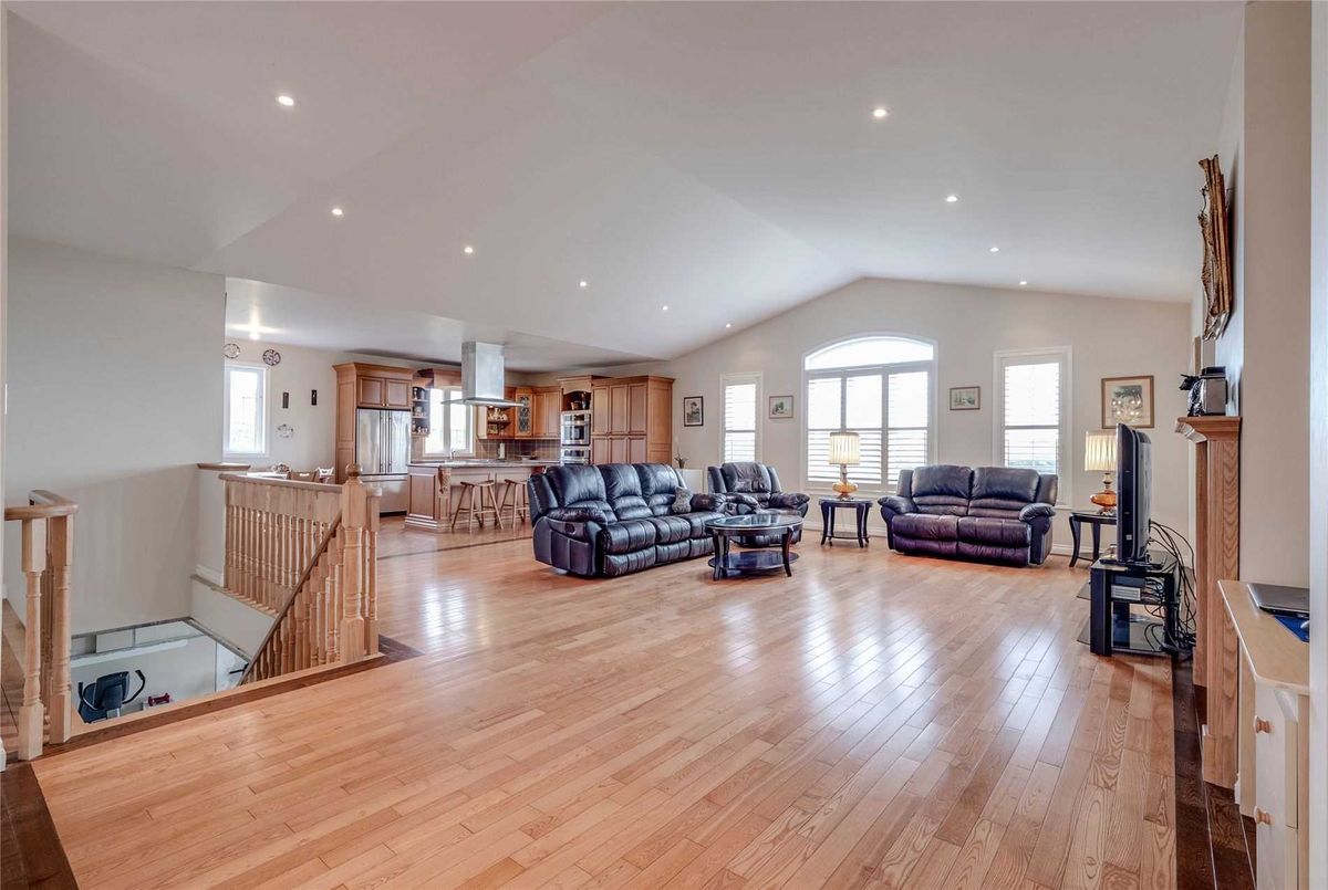 6353 Country Lane 6353 Country Lane Whitby