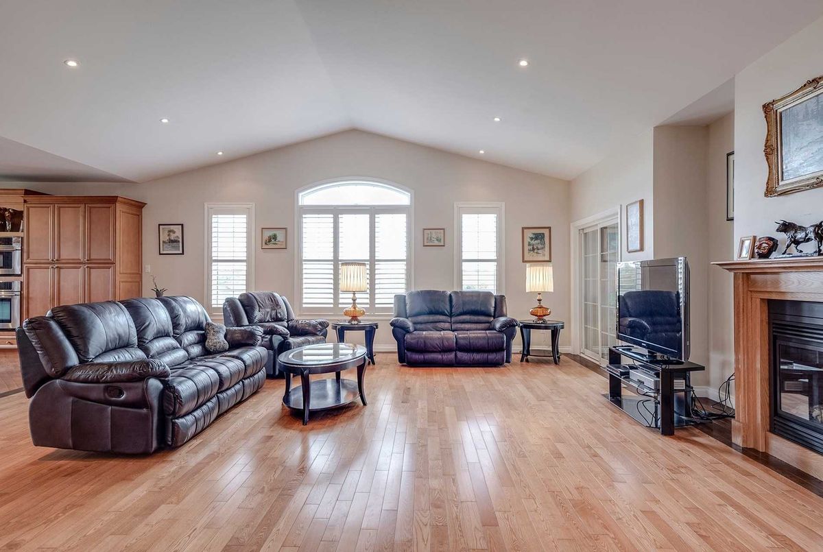 6353 Country Lane 6353 Country Lane Whitby
