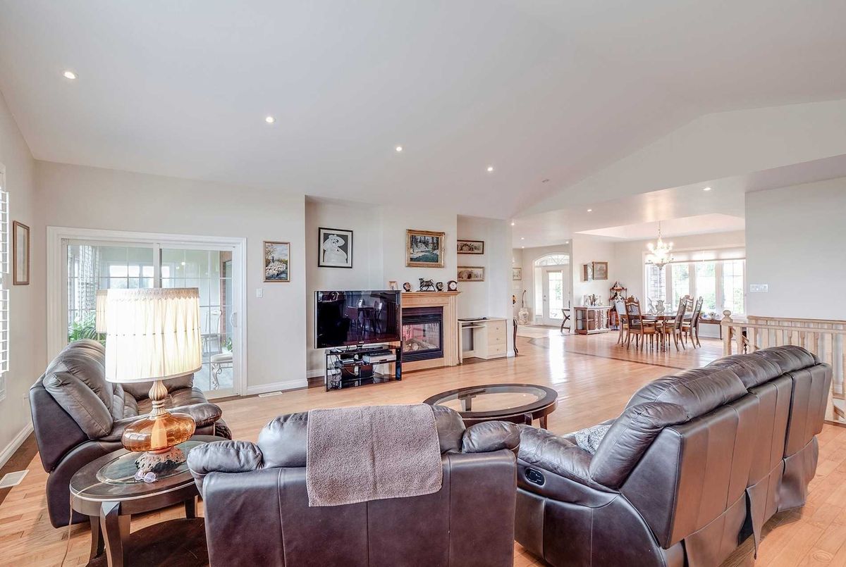 6353 Country Lane 6353 Country Lane Whitby