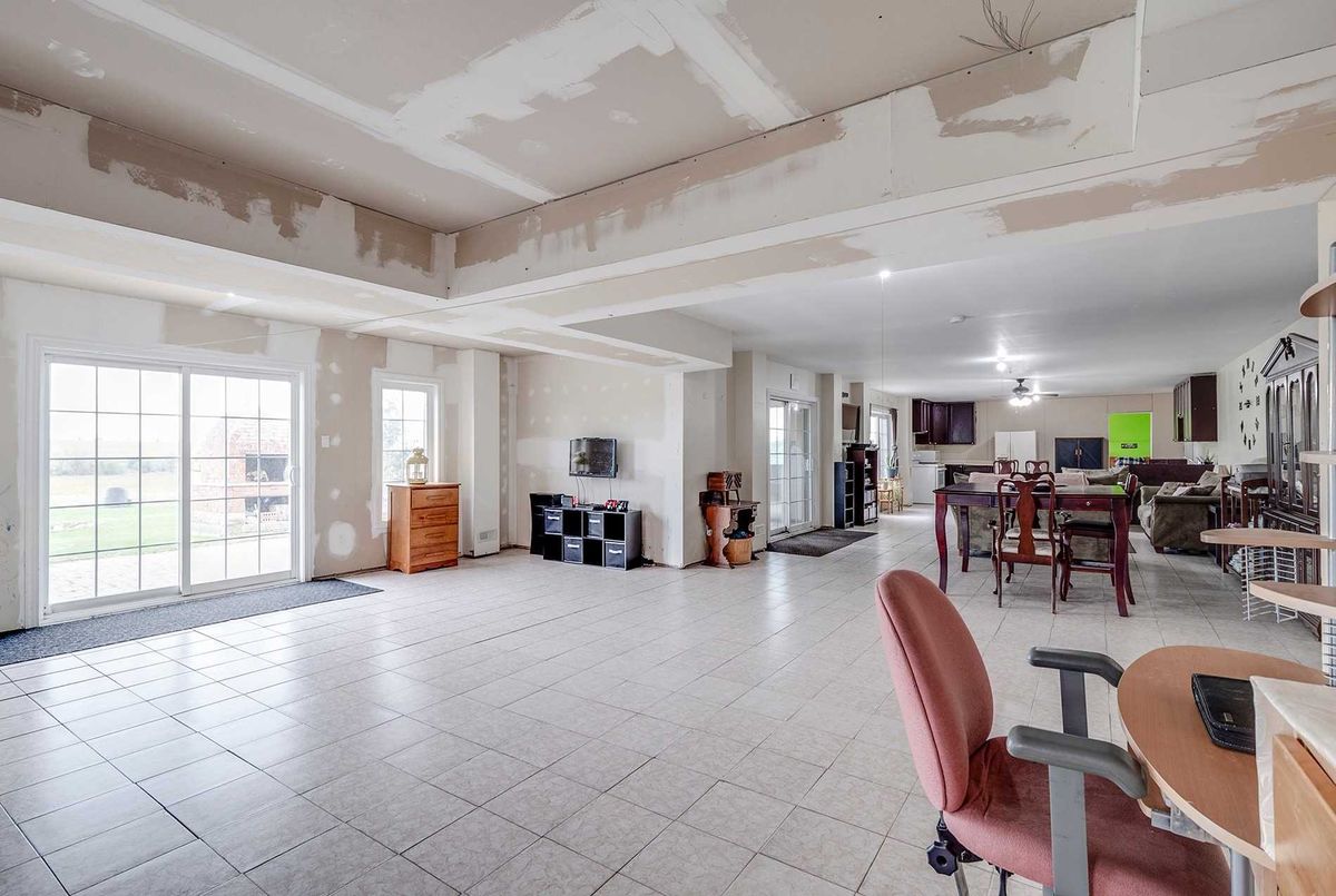 6353 Country Lane 6353 Country Lane Whitby