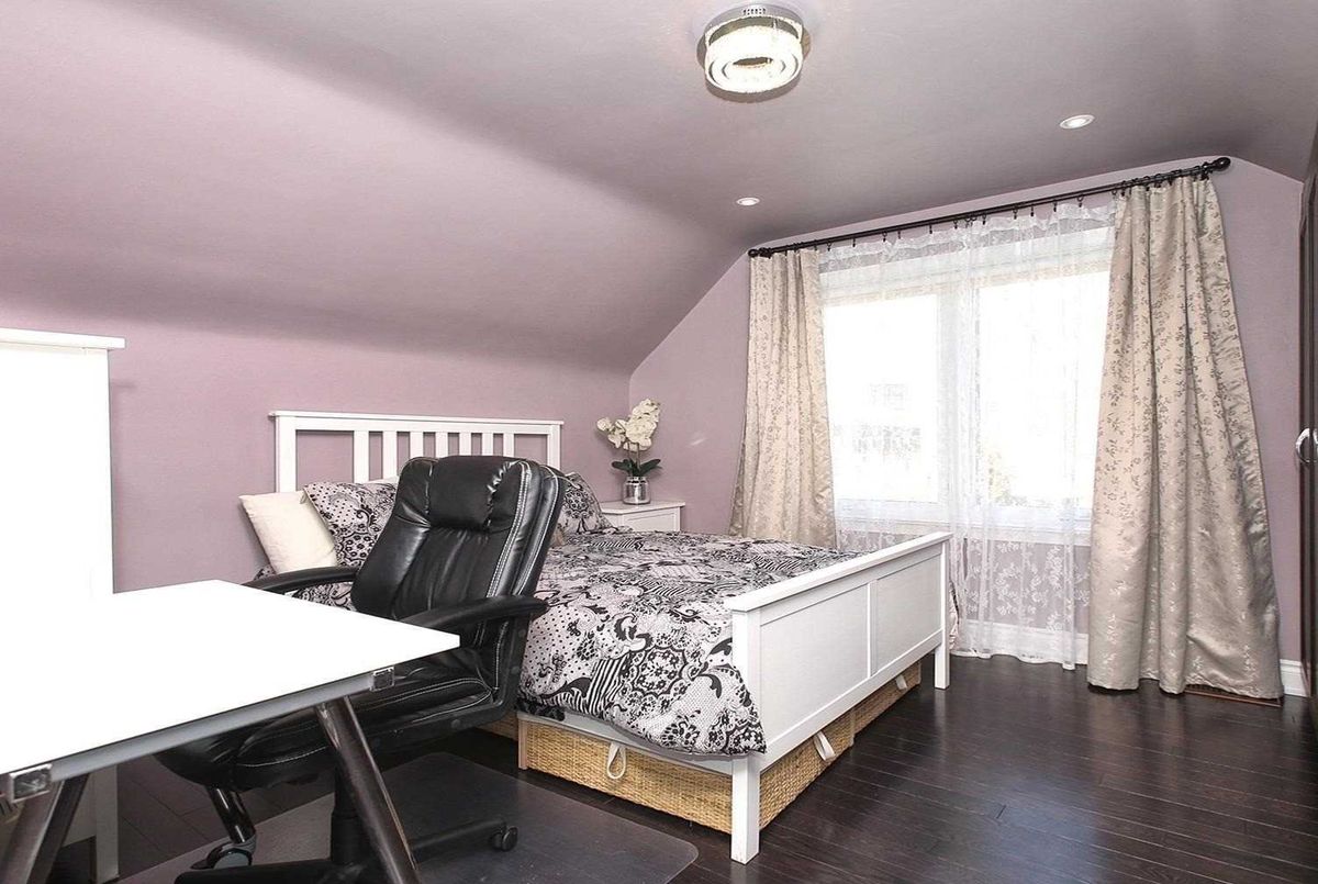 49 Plaxton Dr 49 Plaxton Dr Toronto