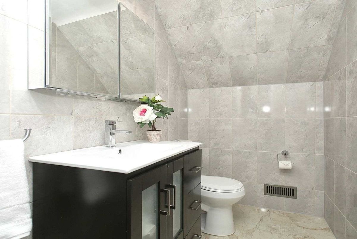 49 Plaxton Dr 49 Plaxton Dr Toronto