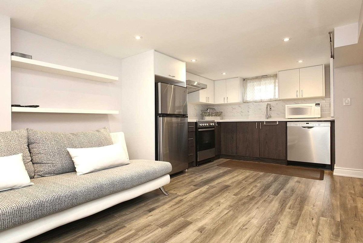 49 Plaxton Dr 49 Plaxton Dr Toronto