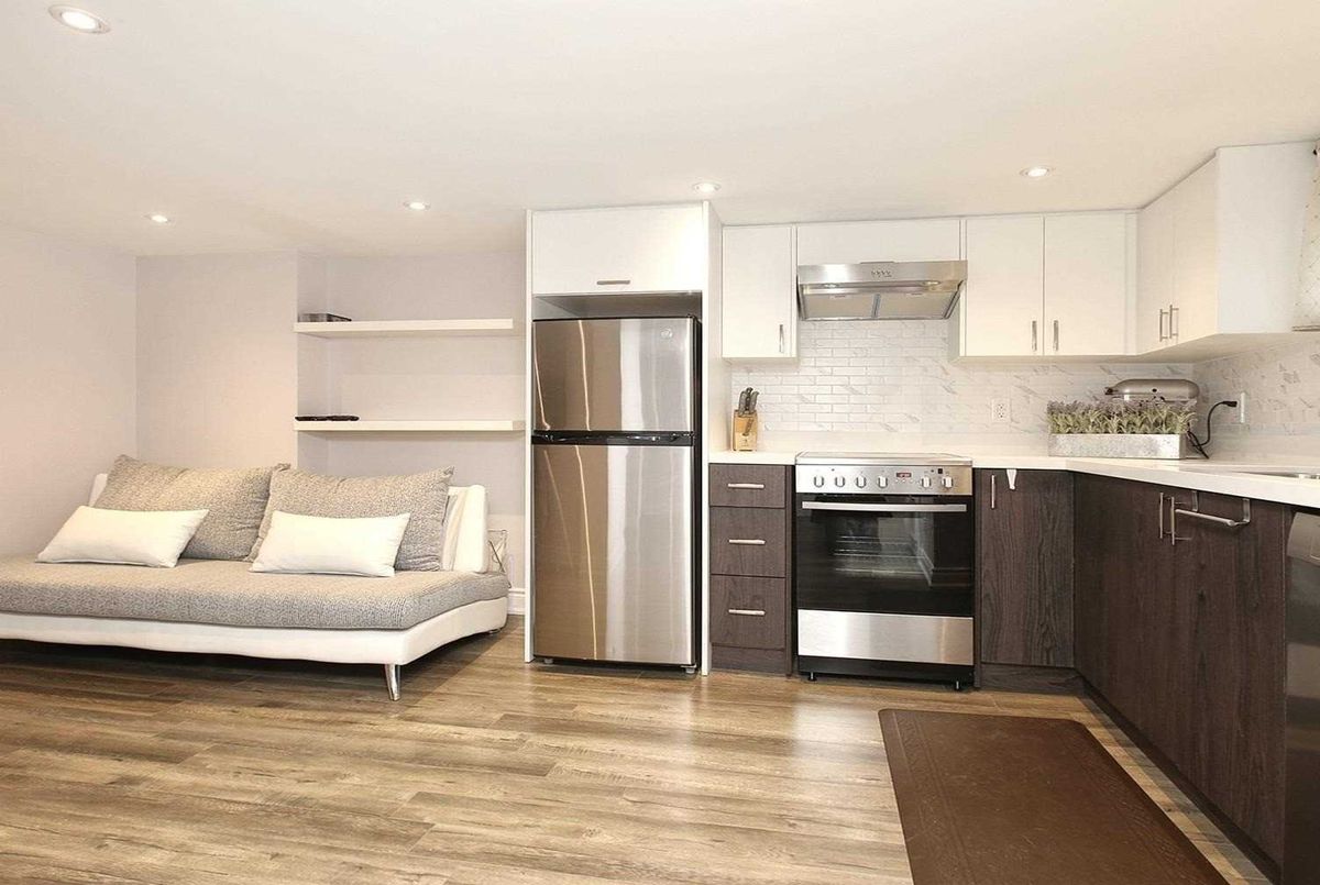 49 Plaxton Dr 49 Plaxton Dr Toronto
