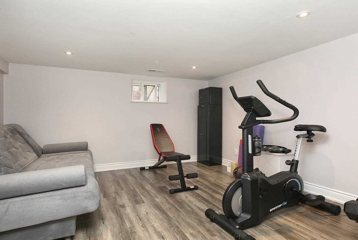 49 Plaxton Dr 49 Plaxton Dr Toronto
