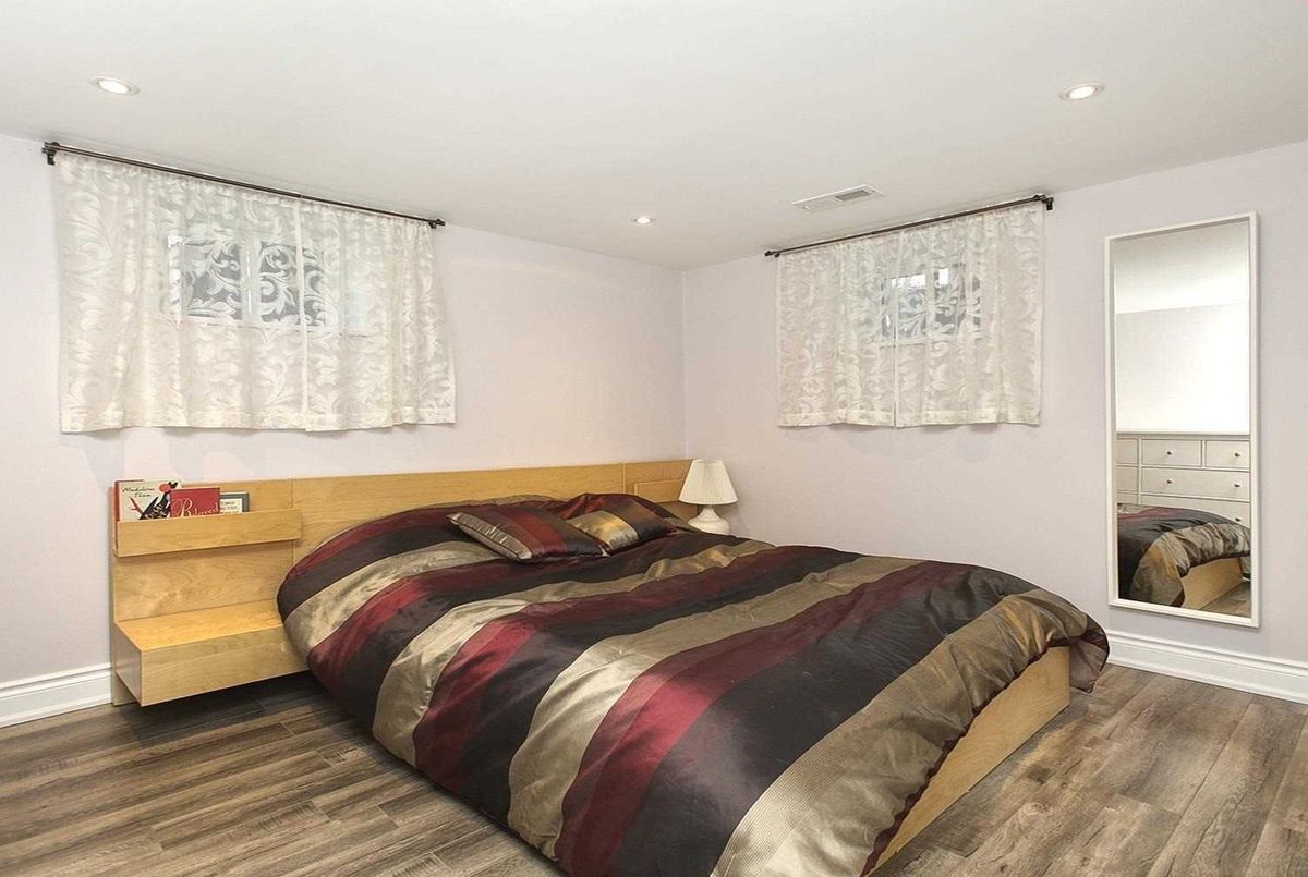 49 Plaxton Dr 49 Plaxton Dr Toronto