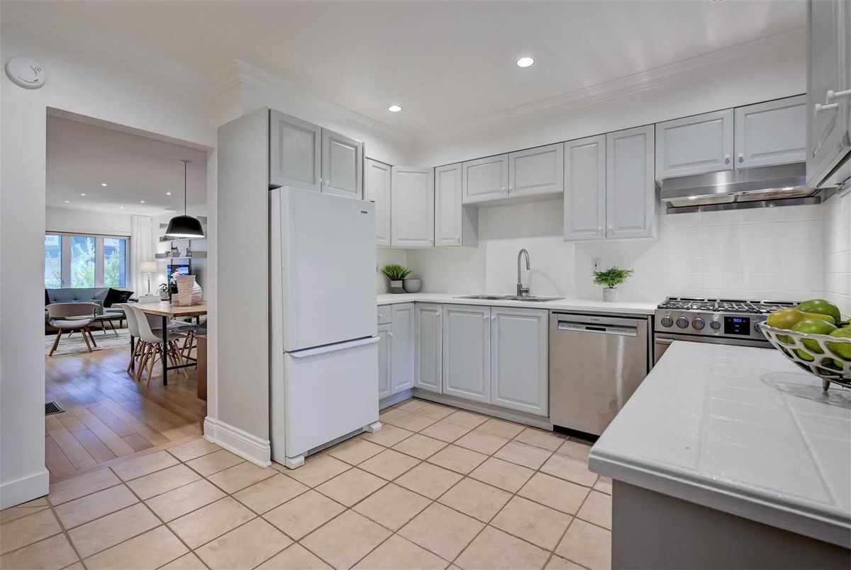 339 Scarborough Rd 339 Scarborough Rd Toronto