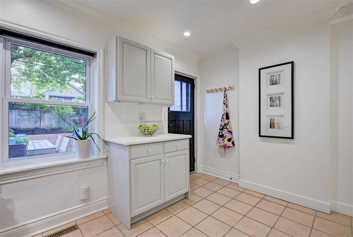 339 Scarborough Rd 339 Scarborough Rd Toronto