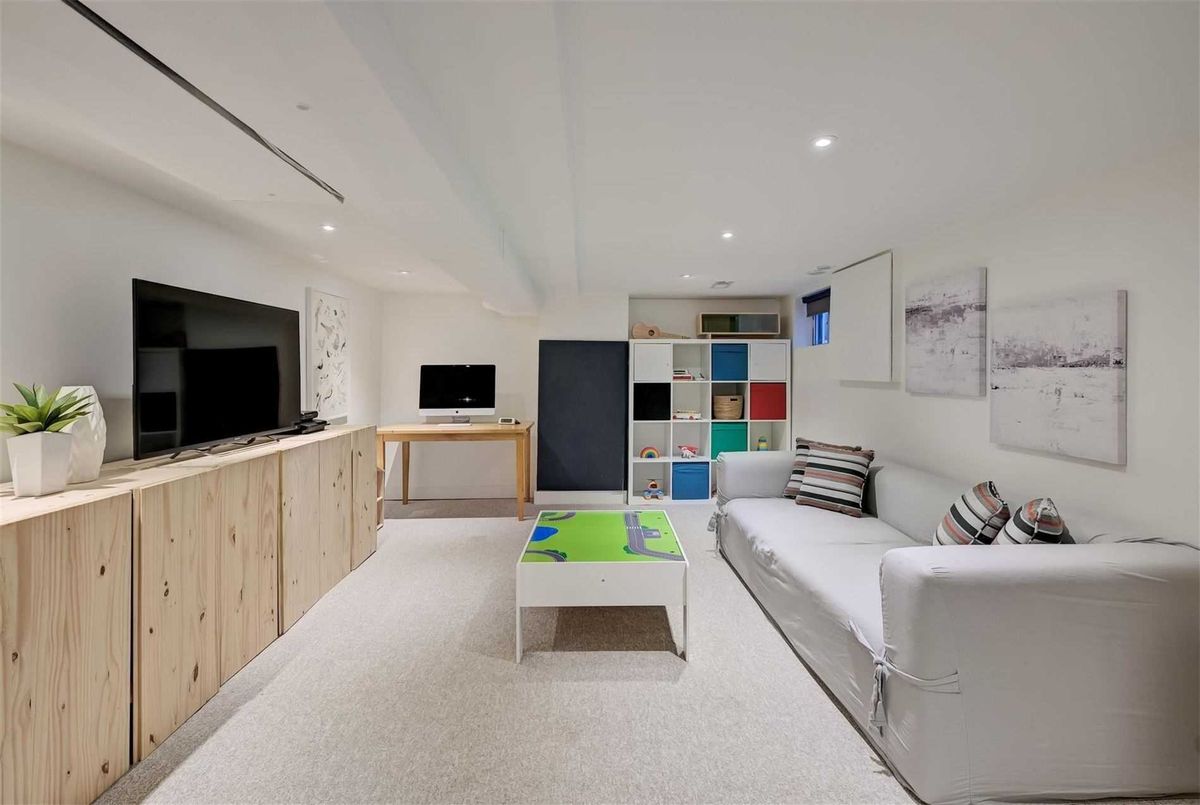339 Scarborough Rd 339 Scarborough Rd Toronto