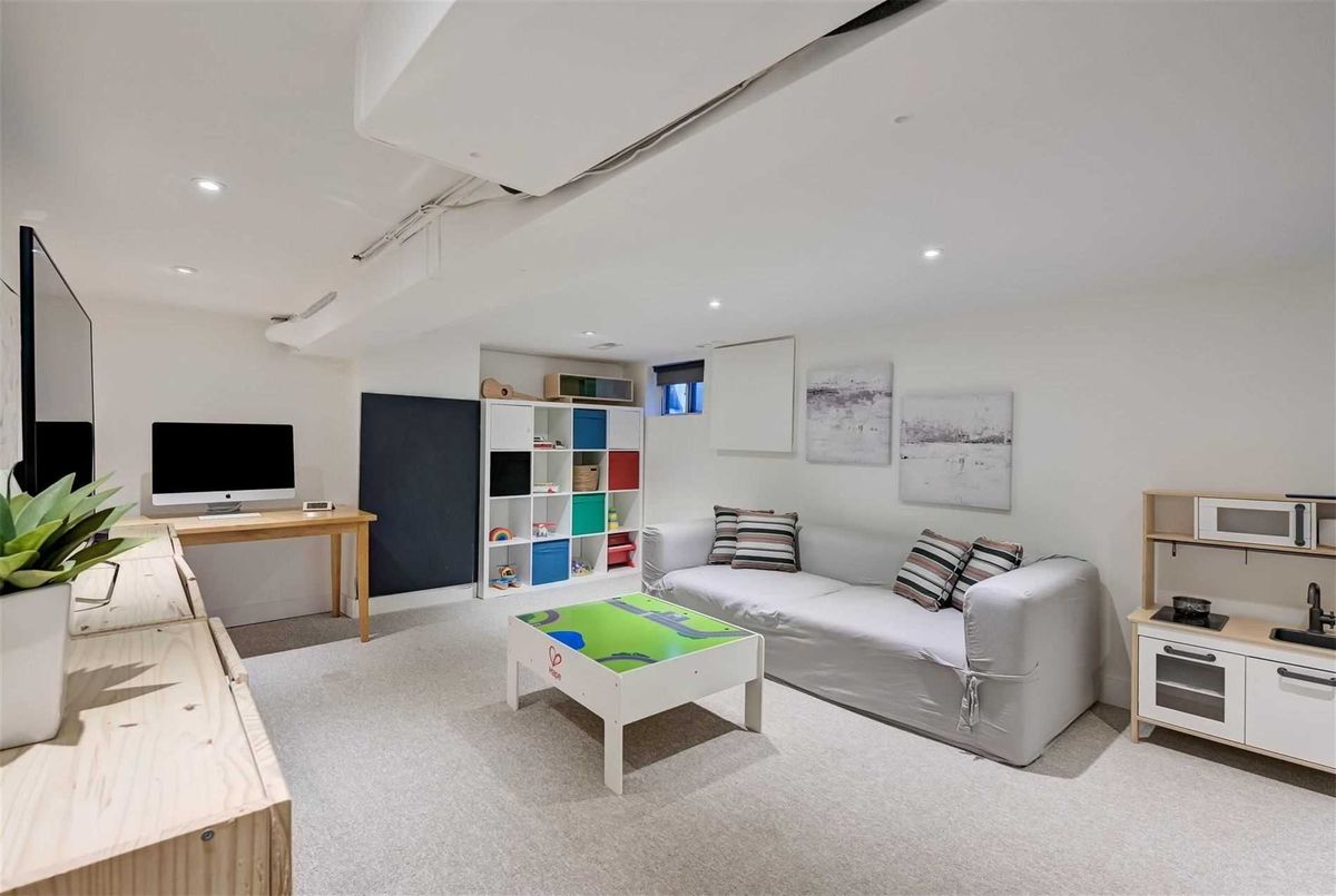 339 Scarborough Rd 339 Scarborough Rd Toronto