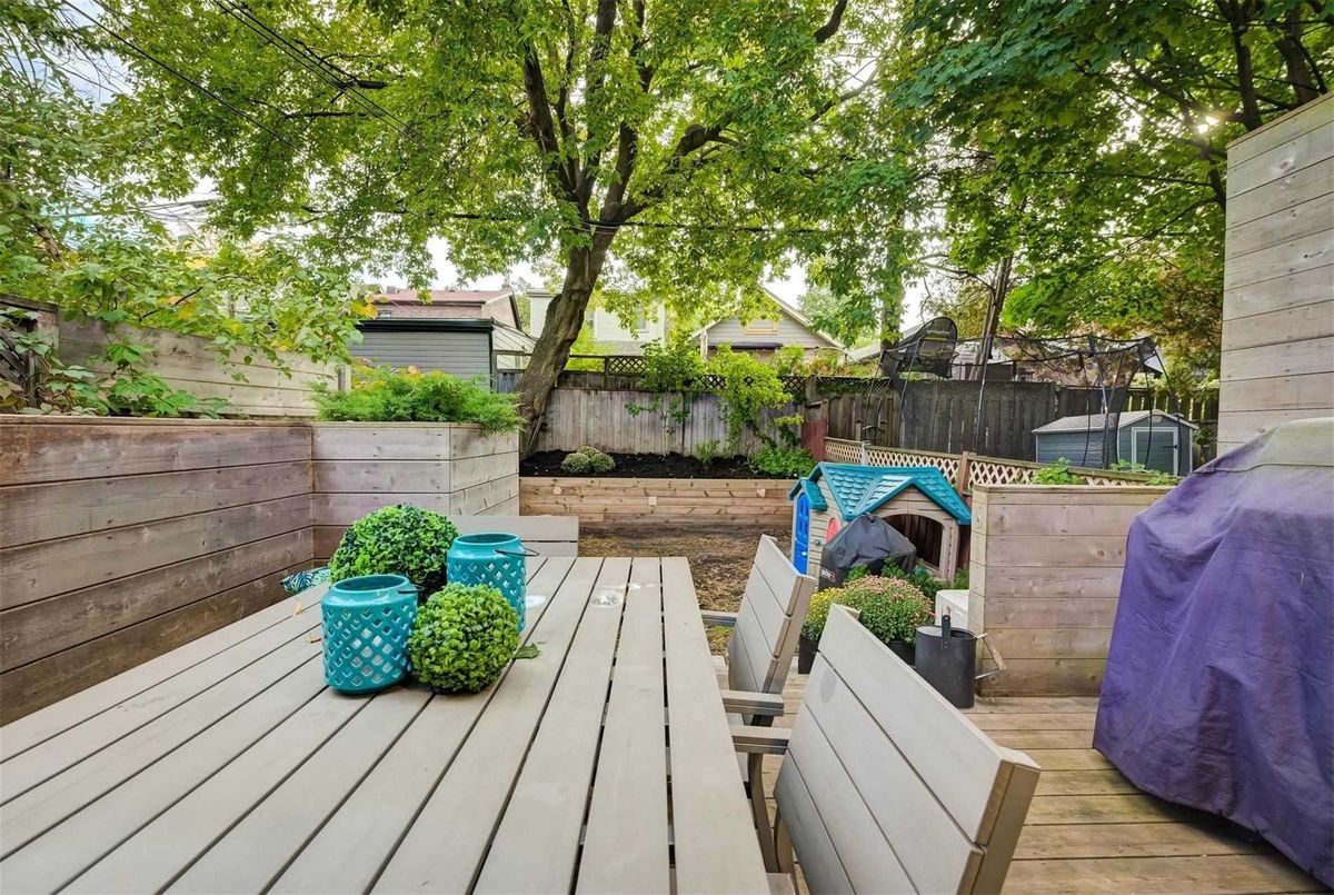 339 Scarborough Rd 339 Scarborough Rd Toronto