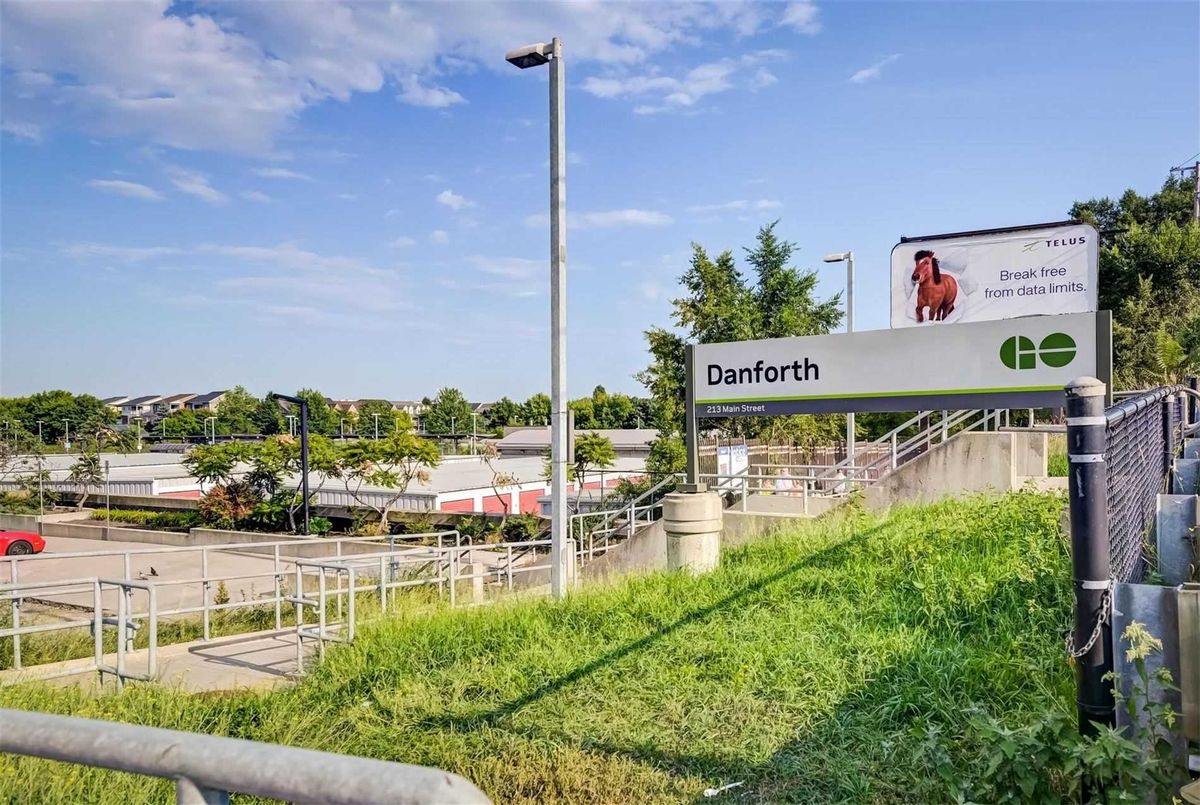 339 Scarborough Rd 339 Scarborough Rd Toronto