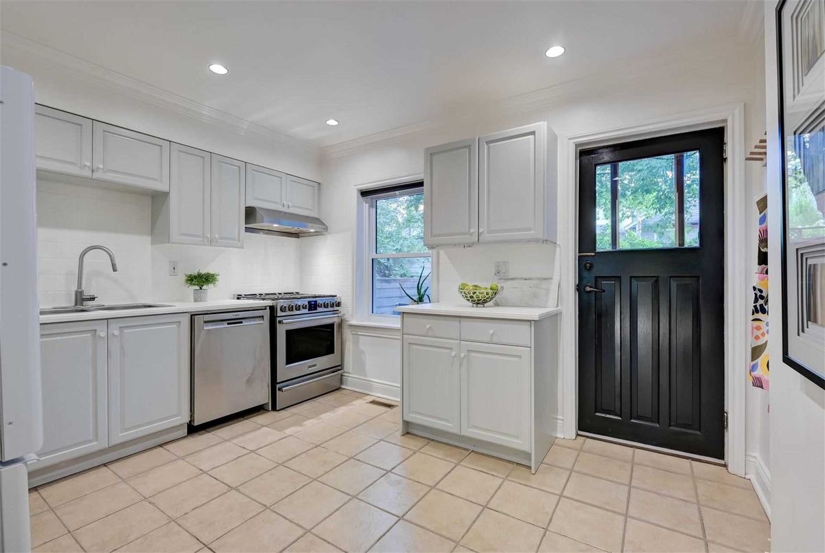339 Scarborough Rd 339 Scarborough Rd Toronto