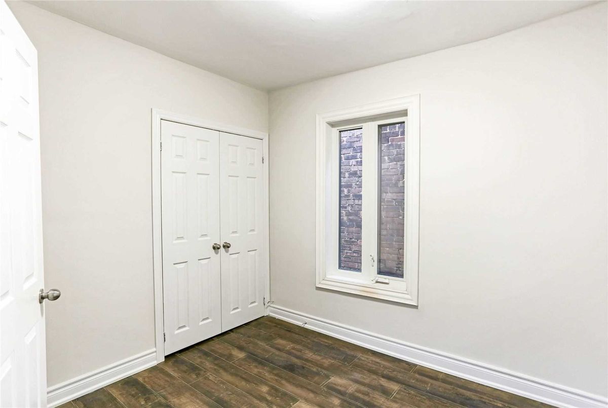 2nd Fl-792 Pape Ave 2nd Fl-792 Pape Ave Toronto