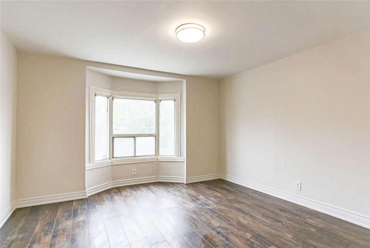 2nd Fl-792 Pape Ave 2nd Fl-792 Pape Ave Toronto
